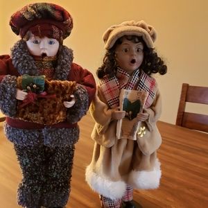 Christmas Carolers 🎶👩🏾👨🏻‍🦱